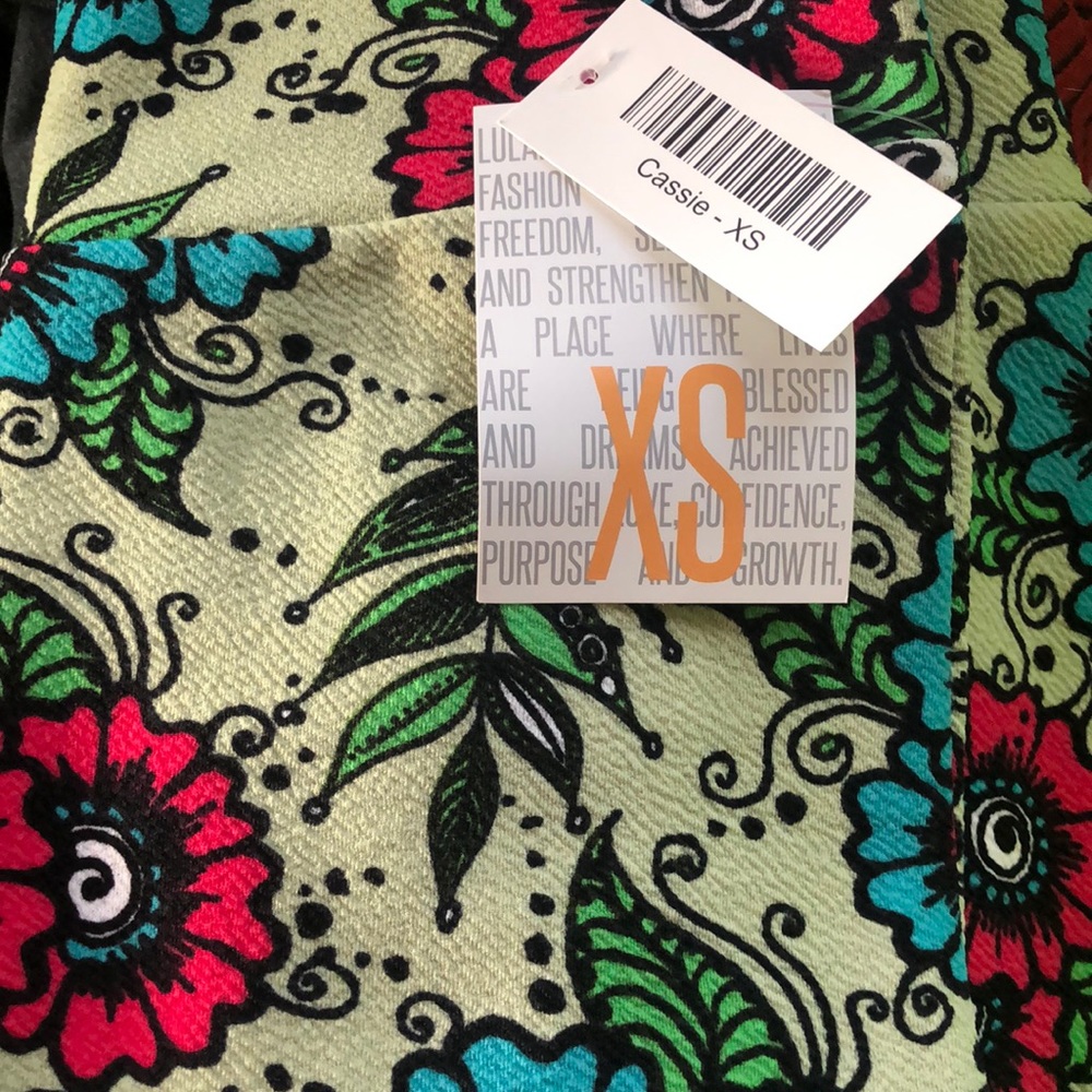 XS LuLaRoe Cassie skirt